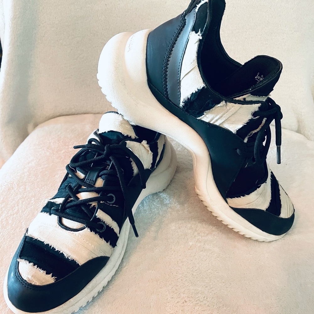 Sam Edelman Meena Black and White Sneakers